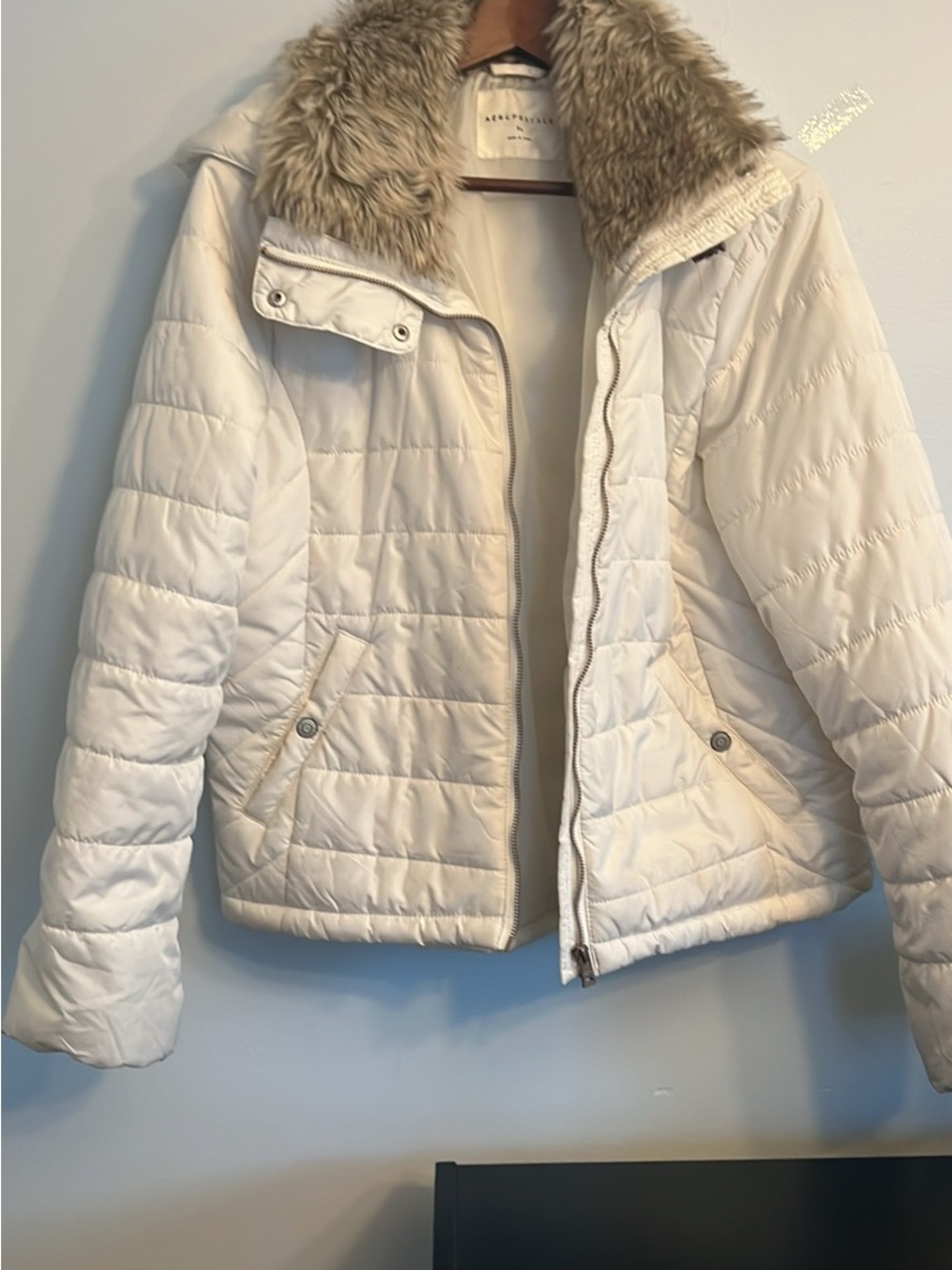 Aeropostale Women's Off-White Quilted Puffer Jacket with Faux Fur Trim